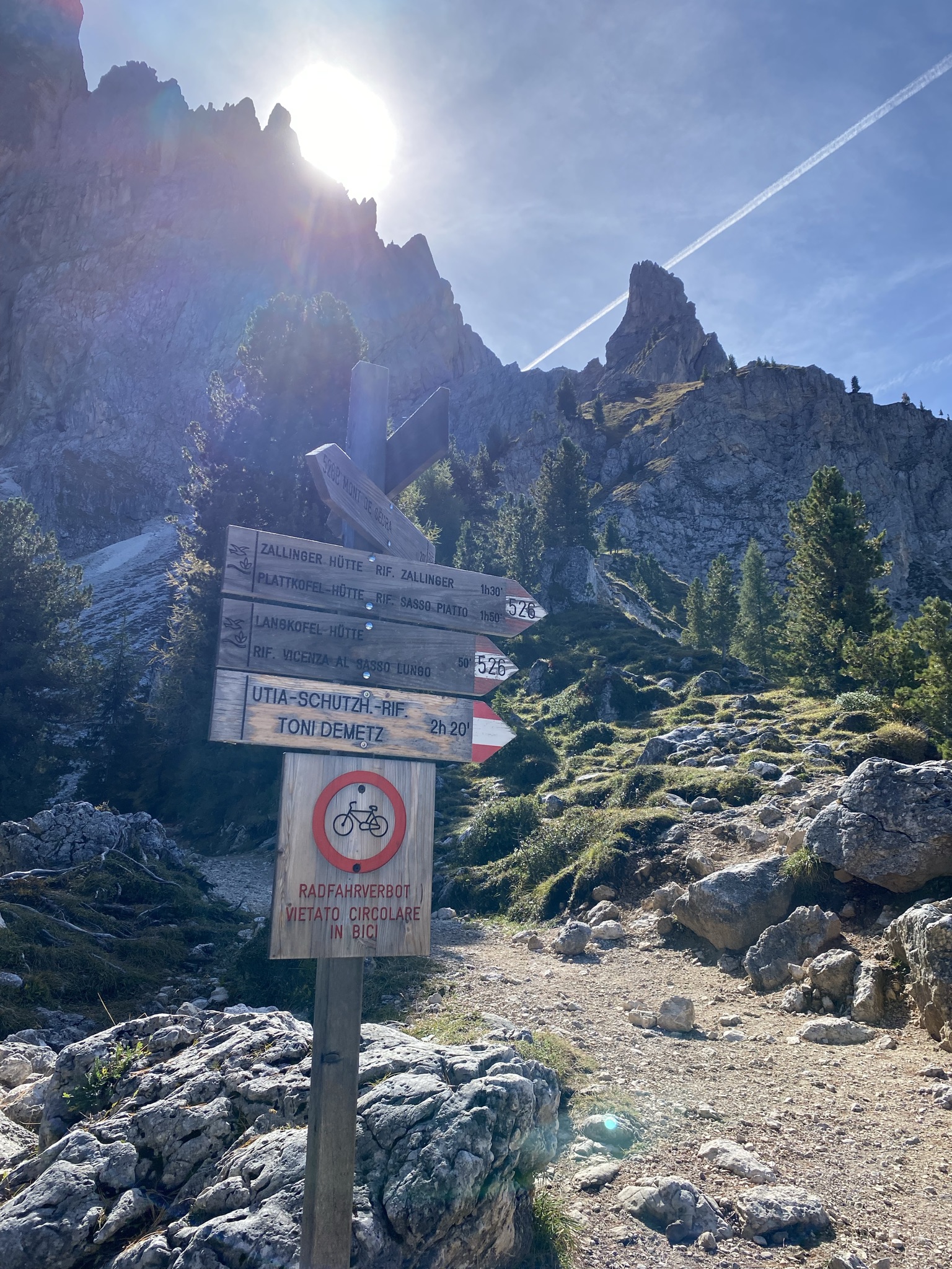 Bordjes langs de hikingtrails