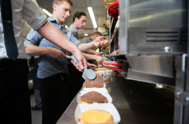 Eigen quarter pounder maken met Mc Donald's backstage